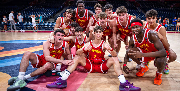 Guillermo del Pino y sus compañeros de España ya están en la final del Europeo. Foto: @SurrocaJM