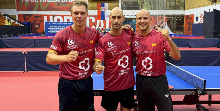 Hampus Soderlund, Alejandro Calvo y Carlos Machado tras ganar a los galos. Foto: Real Cajasur Priego
