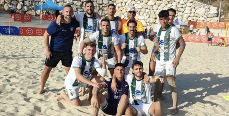 Los jugadores del Gestión y Calor celebrando su victoria ante el Playas de San Javier, a la postre decisiva. Foto: @polidvocordoba