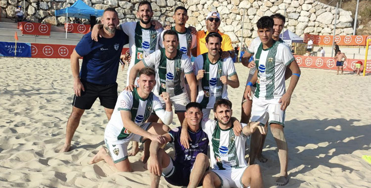 Los jugadores del Gestión y Calor celebrando su victoria ante el Playas de San Javier, a la postre decisiva. Foto: @polidvocordoba
