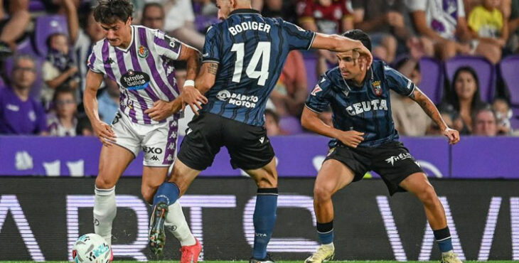 Un instante del primer duelo liguero del Real Valladolid ante el Ceuta. Foto: LaLiga Hypermotion