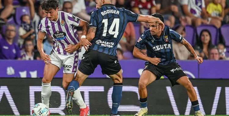 Un instante del primer duelo liguero del Real Valladolid ante el Ceuta. Foto: LaLiga Hypermotion