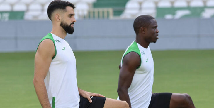 Xavi Sintes y Fomeyem en un entrenamiento de la pasada semana en El Arcángel. Foto: CCF