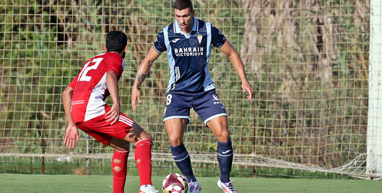 Adrián Fuentes en el partido contra el Al-Arabi. Foto: CCF