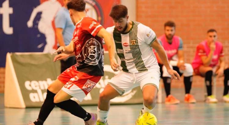Lance de un derbi cordobés de Segunda B del pasado curso.