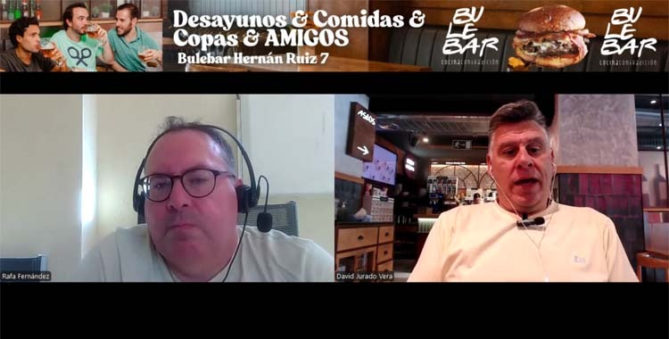 Rafa Fernández y David Jurado departiendo sobre la cifra final récord de abonados en el Córdoba CF y sus próximos movimientos en materia de fichajes.