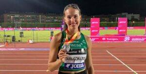Carmen Avilés posa con su medalla de plata en Tarragona.