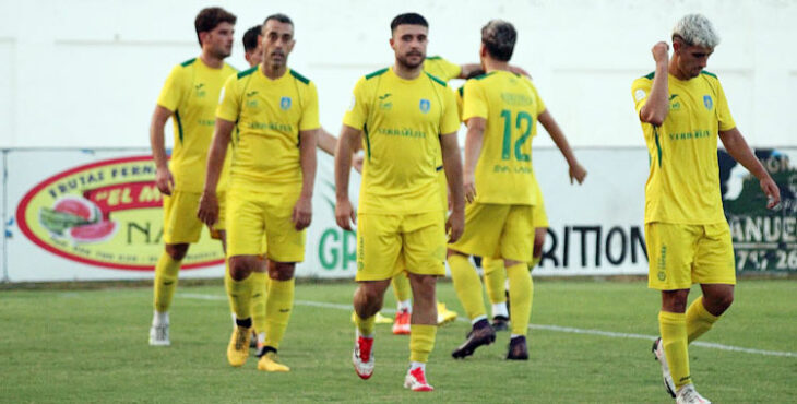 Los jugadores auriverdes celebrando uno de sus tres goles al Arcos. Foto: Montilla CF