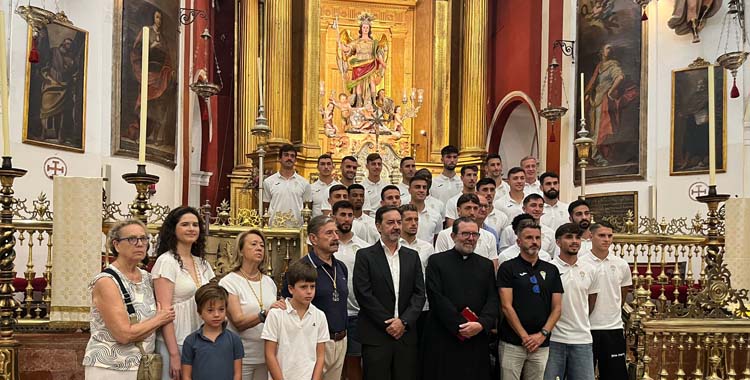Ofrenda floral del Córdoba a San Rafael para la 2025-26.