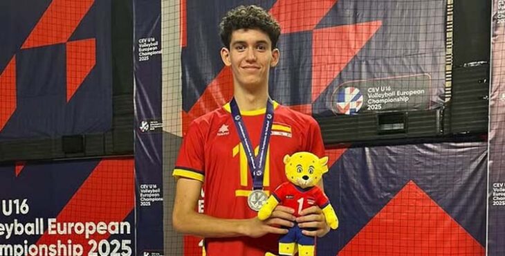 Germán Quintero posa como subcampeón de Europa sub16.