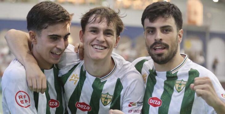 Los jugadores del Córdoba Patrimonio celebran un gol ante El Ejido.