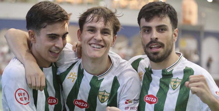 Los jugadores del Córdoba Patrimonio celebran un gol ante El Ejido.