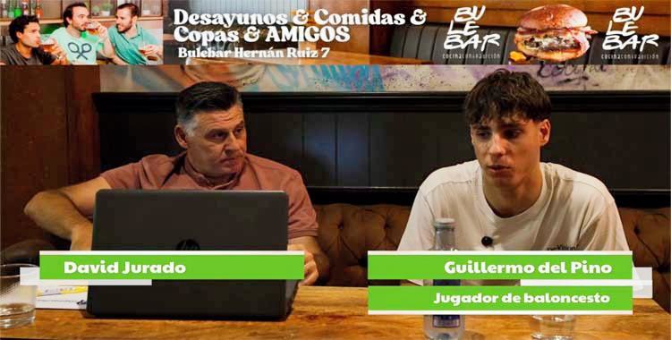 Guillermo del Pino durante su entrevista con David Jurado en BuleBar Córdoba.