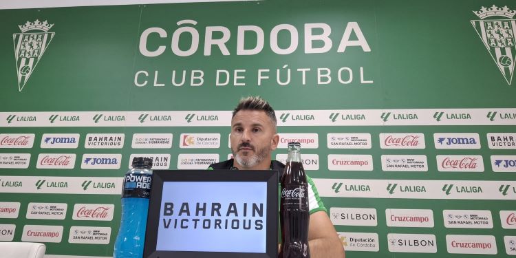 Iván Ania en su comparecencia de prensa antes del partido ante el Sporting de Gijón.