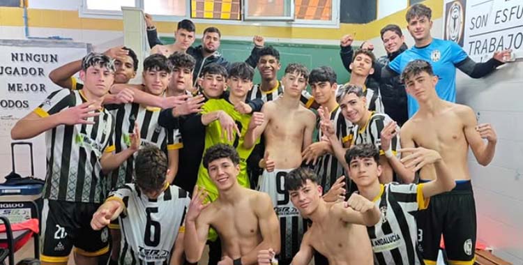 Jugadores del Juanín y Diego tras una victoria el pasado curso.
