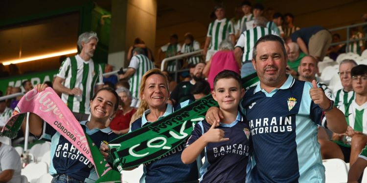 Una familia cordobesista con la tercera equipación.