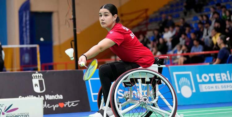 Maya Alcaide durante un partido con España.
