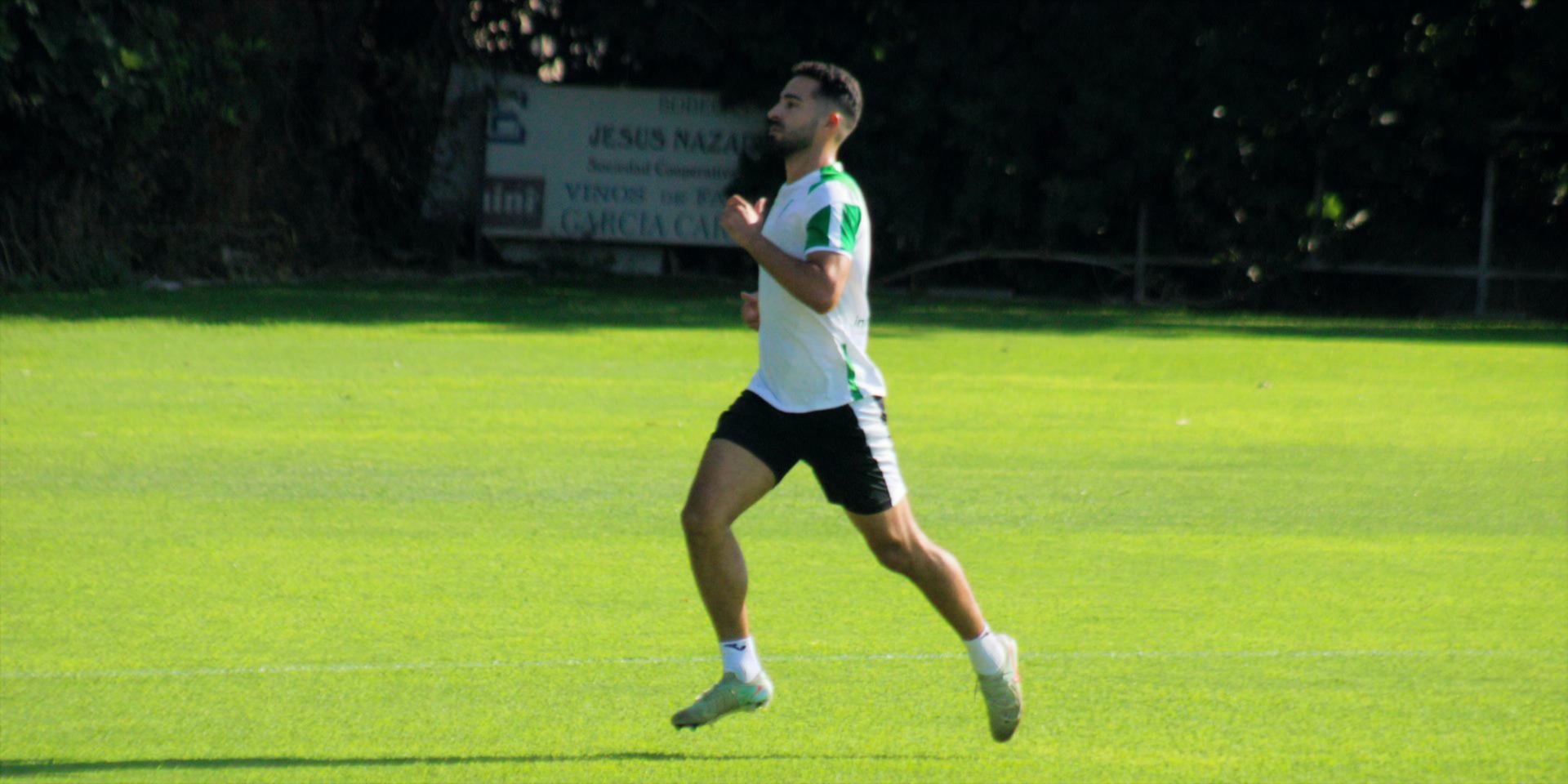 Ruben Alves haciendo carrera continua en la Ciudad Deportiva durante sus semanas de baja.