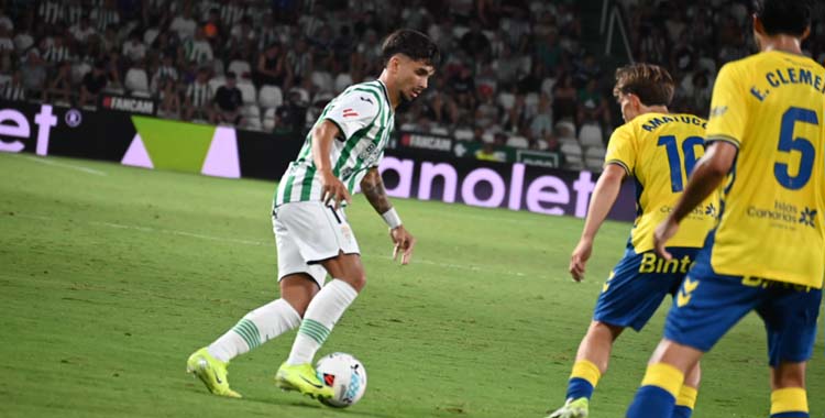 Vilarrasa encara a un jugador de Las Palmas.