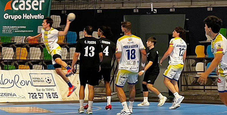 Lance del duelo entre Alarcos y La Salle.