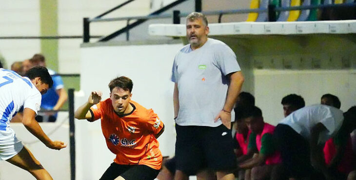 Alberto Fernández en un partido de esta pretemporada. Imagen: FotosLosPedroches.com / CD Pozoblanco