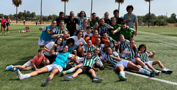 La celebración sobre el césped del triunfo cordobesista. Foto: @CordobaFemenino