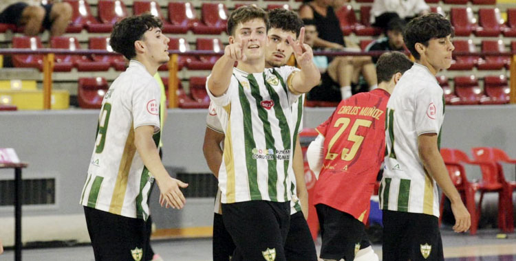 Los jugadores blanquiverdes celebrando uno de sus cuatro goles. Foto: Edu Luque / Córdoba Futsal