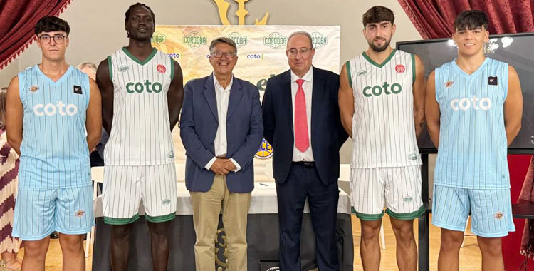 La unión del blanquiverde y el celeste en Lucena. Foto: Córdoba Club de Baloncesto
