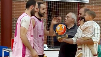 Jugadores del Peñarroya tras el Memorial Fernando López.