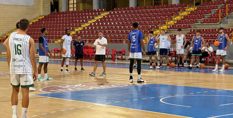 Una sesión de trabajo del Coto en Vista Alegre con Gonzalo Rodríguez Palmeiro al frente. Foto: Córdoba Club de Baloncesto
