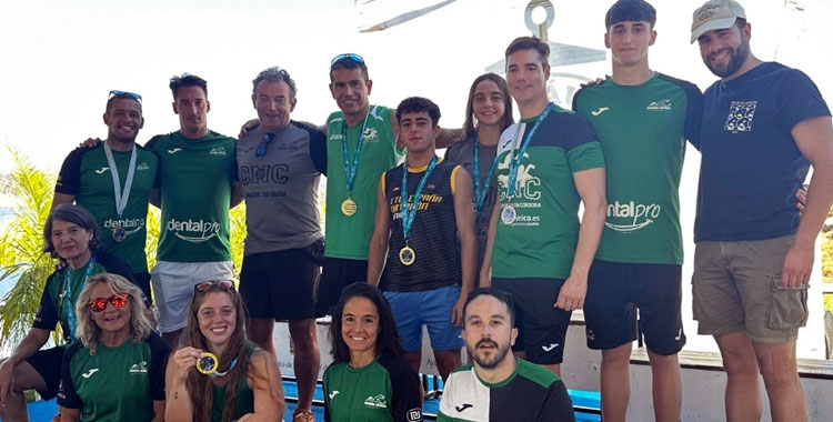 La expedición del Club Natación Córdoba en el embalse de La Breña, en Almodóvar del Río Foto: Club Natación Córdoba