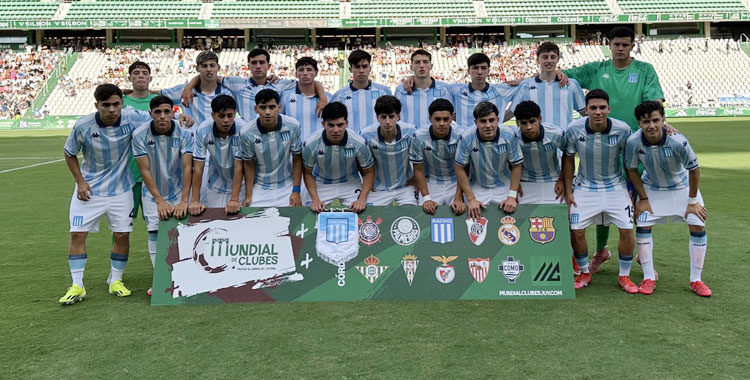 El Racing de Avellaneda posando antes del partido. Foto: @mundialclubesj