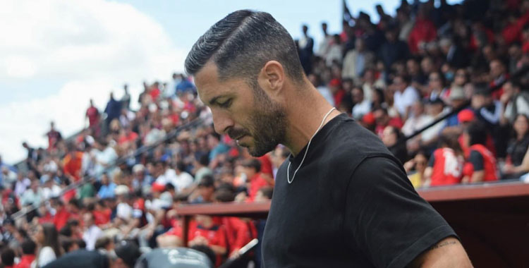 Álvaro Cejudo, entrenador pontano. Foto: Tino Navas / Salerm Puente Genil