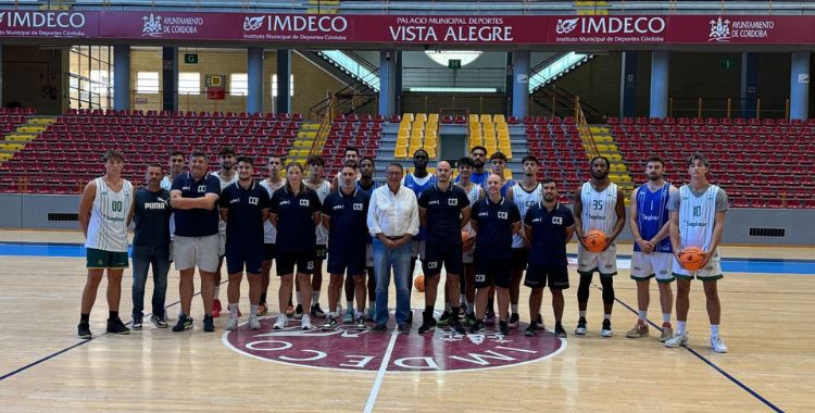 El Coto Córdoba CB ha realizado hoy su primer entrenamiento en el Pabellón Municipal de Deportes Vista Alegre. Foto: CCB