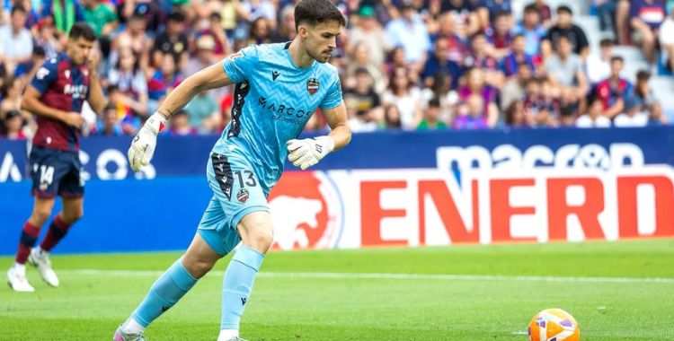 Alfonso Pastor durante el partido del Levante UD de la pasada temporada. Foto: Levante UD
