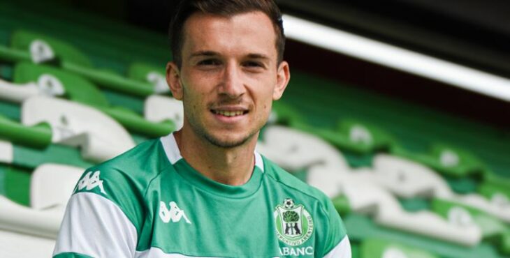 Diego Moreno presentado como nuevo jugador del Club Deportivo Arenteiro. Foto: Club Deportivo Arenteiro