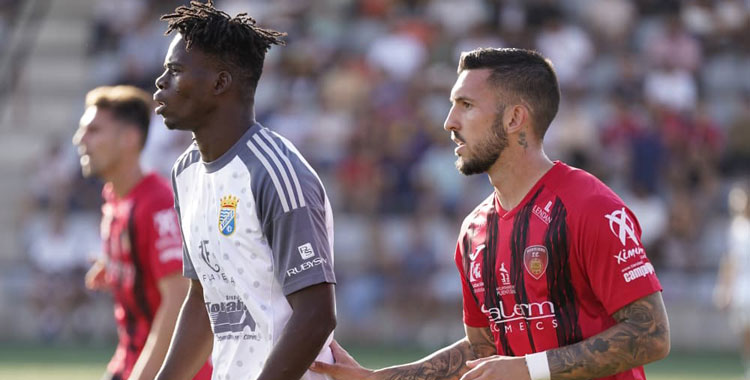 Iván Vela marcado a Moussa. Foto: Xerez CD