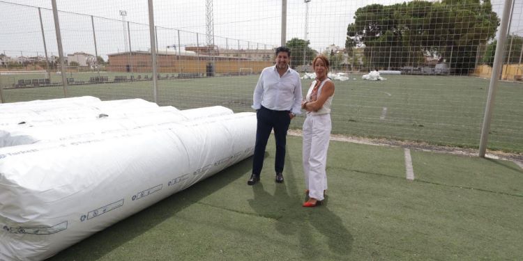 Marian Aguilar junto al gerente del IMDECO, Sebastián del Rey, en las instalaciones de El Naranjo.