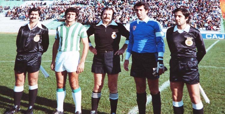 Manuel Álvarez antes de un partido ante el Sevilla.