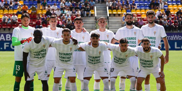 El once inicial del Córdoba en Andorra que salió con un mensaje cariñoso para Alcedo.
