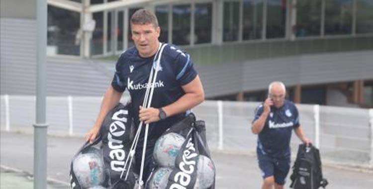Jon Ansotegi antes de un entrenamiento de la Real Sociedad B.