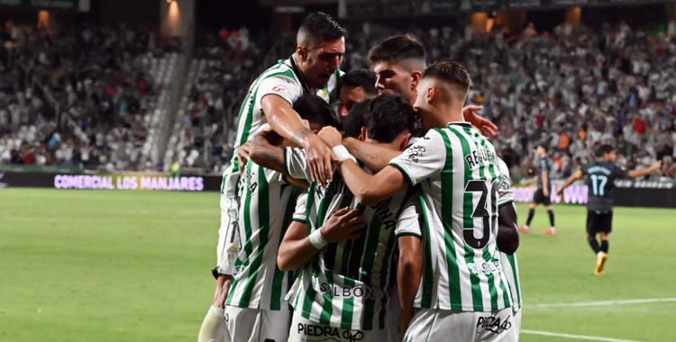 Los jugadores del Córdoba celebran un gol ante el Castellón.