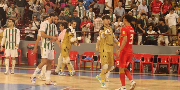 Decepción blanquiverde tras perder ante el Jimbee Cartagena.