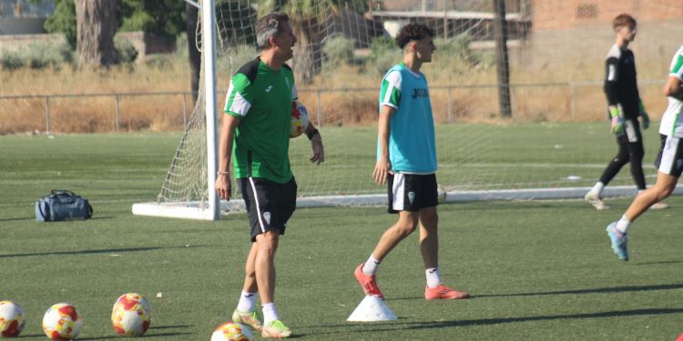 El Córdoba B afronta con ilusión y confianza su estreno en el Grupo 10 de Tercera Federación, tras una pretemporada intensa y con la plantilla prácticamente cerrada bajo la dirección de Gaspar Gálvez.