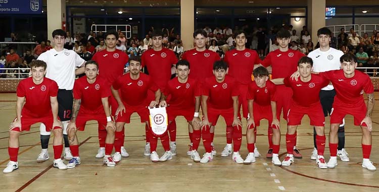 Formación de la selección española sub19 con Pablo Guti presente.