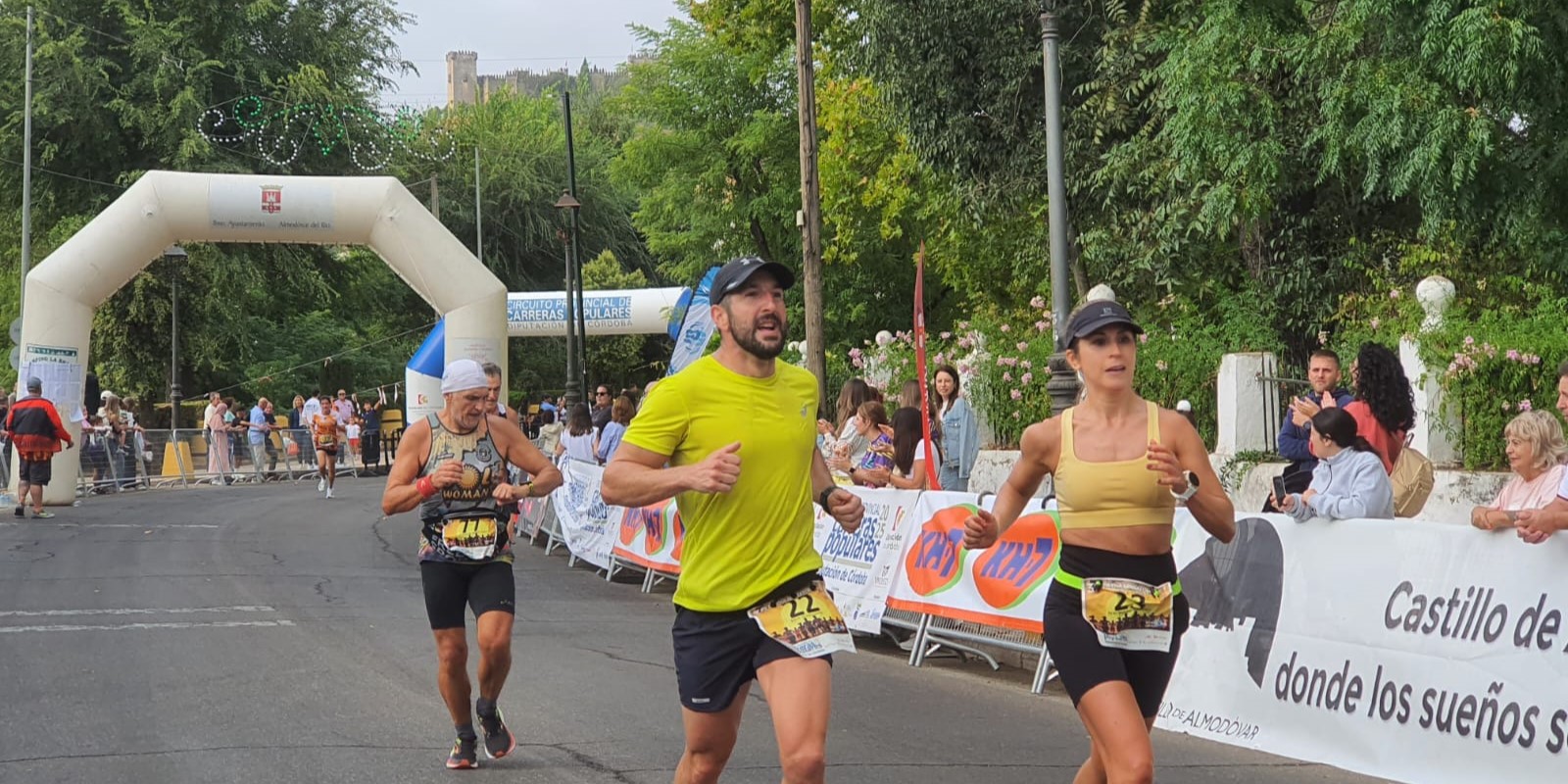 Atletas en la Media Maratón Córdoba-Almodóvar del Río de 2025.