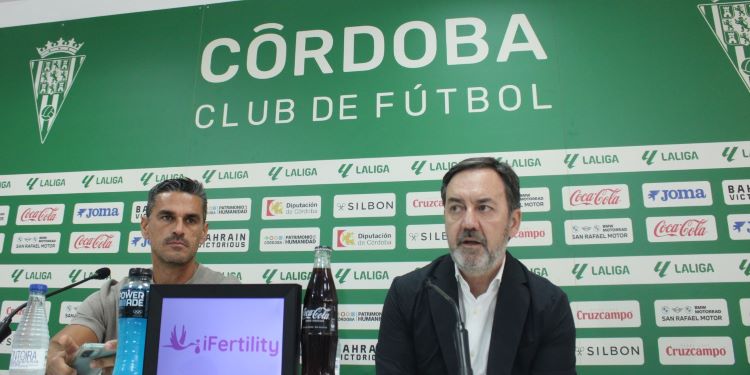 Monterrubio y Juanito en su comparecencia ante los medios tras el cierre del mercado estival de fichajes.