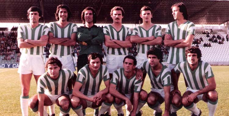 Formación inicial del Córdoba en un partido de la 1981-82.