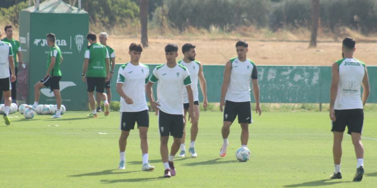 Jan Salas con el resto de sus nuevos compañeros antes de partir hacia Andorra.