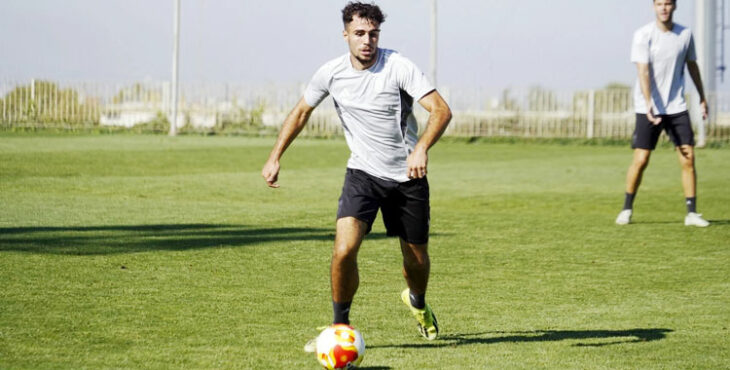 Adrián Valenzuela en una sesión de trabajo en Granada. Foto: Granada CF